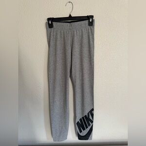 Nike Sportswear Leg-A-See